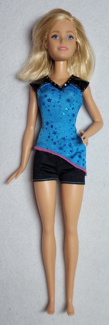 2016 Mattel Barbie Doll Short Blond Hair Millie Face Flat Feet Dressed Outfit